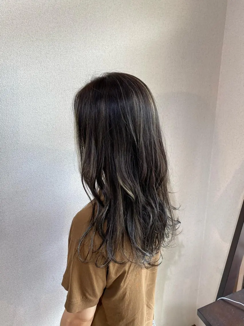 ロング カラー ハイライトカラー ハイライト ヘアカラー 野口 茂宰のヘアスタイル