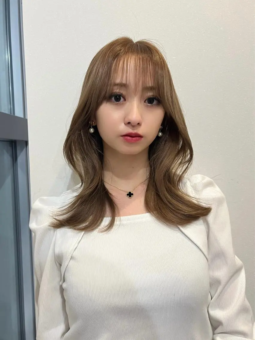 ミディアム くびれヘア 韓国ヘア レイヤーカットのヘアスタイル