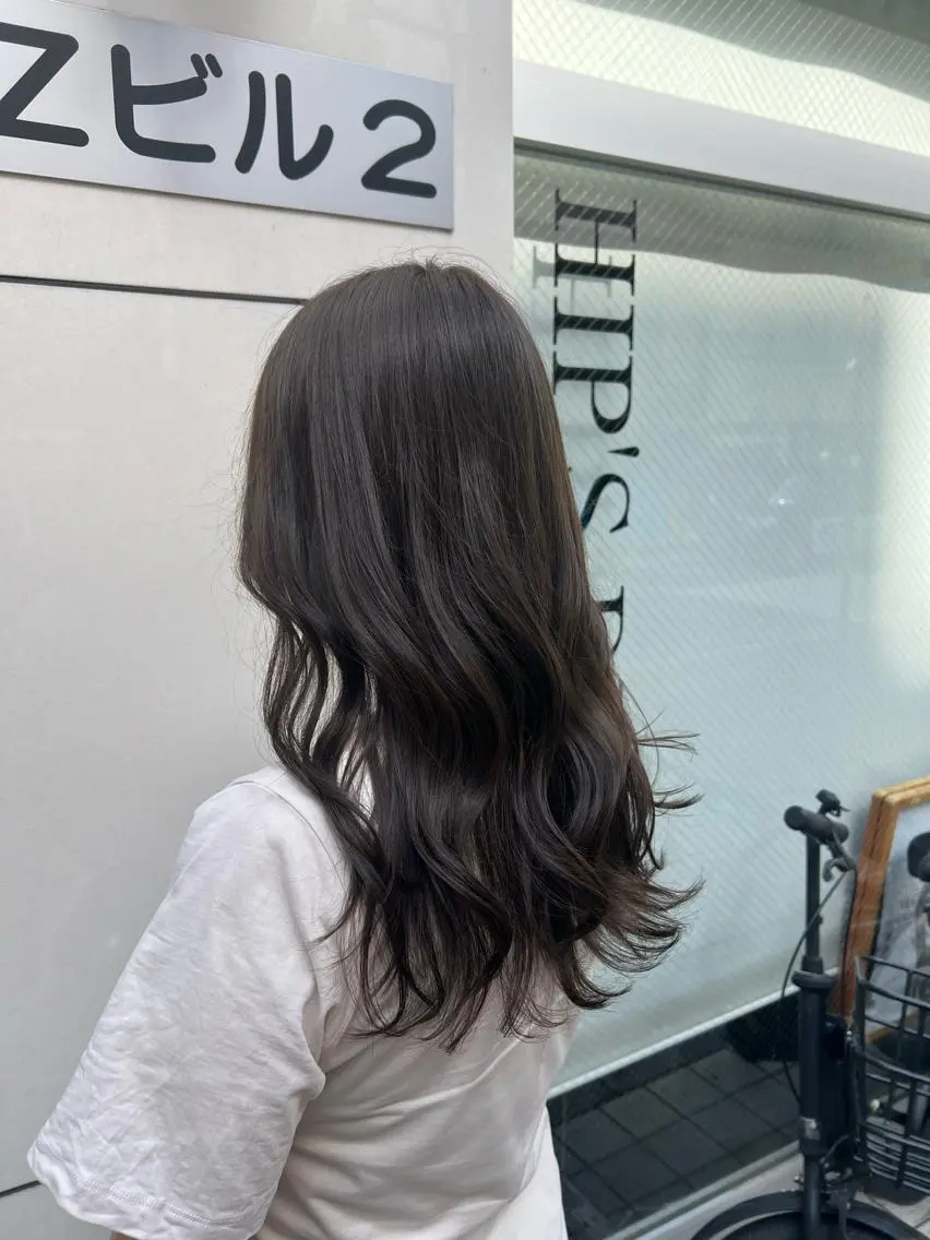 ロング カラー グレージュ オリーブグレージュ オリーブグレー カット ヘアカラー 石野 友唯のヘアスタイル