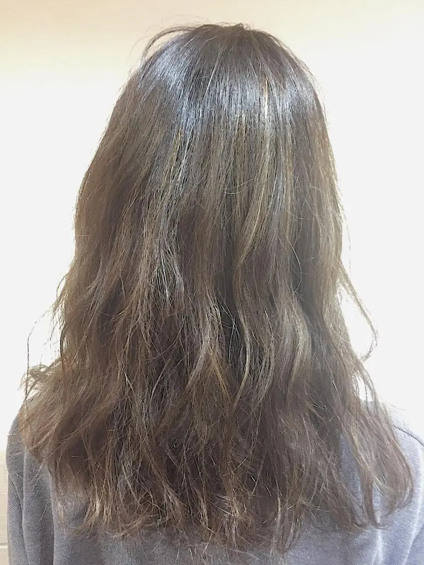ロング カラー パーマ アッシュ グレージュ ハイライトカラー ハイライト 可愛いを作る神 ナオヒロのヘアスタイル