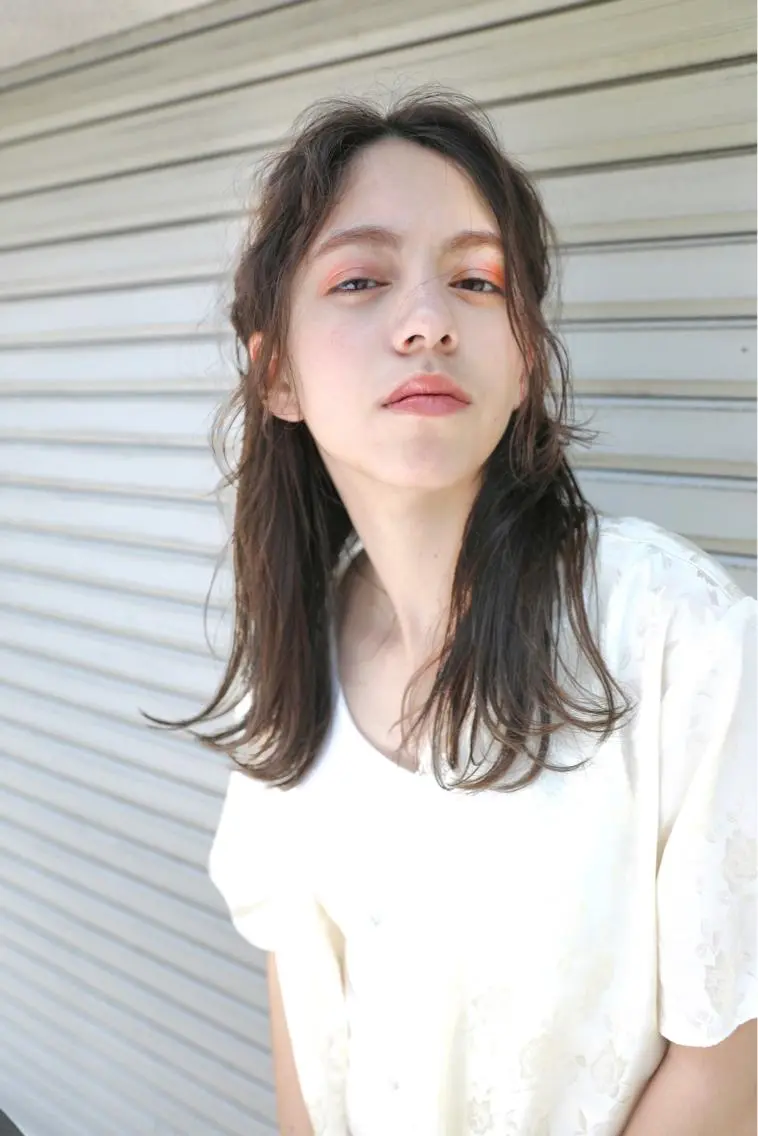 セミロング カラー ブリーチカラーが人気 onnuのヘアスタイル