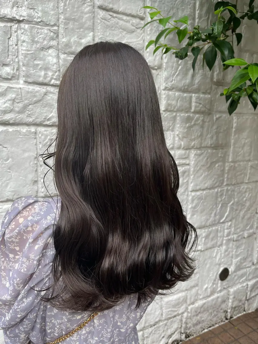 ロング カラー アッシュ アッシュブラウン ブラウンカラー ショコラブラウン ラベンダーカラー ヘアカラー トリートメント ヘッドスパ ヘアセット カジュアルを女っぽく 𝗮𝘆𝗮𝗰𝗼のヘアスタイル