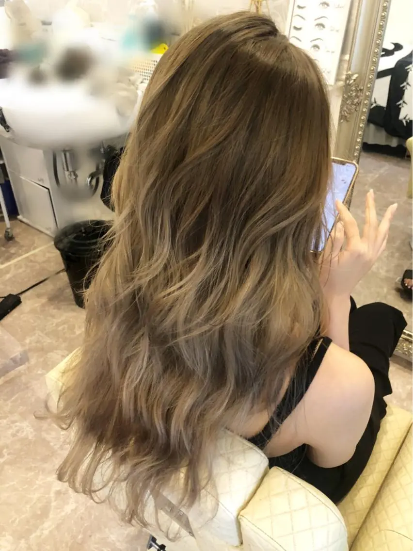 ロング カラー バレイヤージュ レイヤーカット ロング ヘアカラー La.fleur ラ.フルールのヘアスタイル