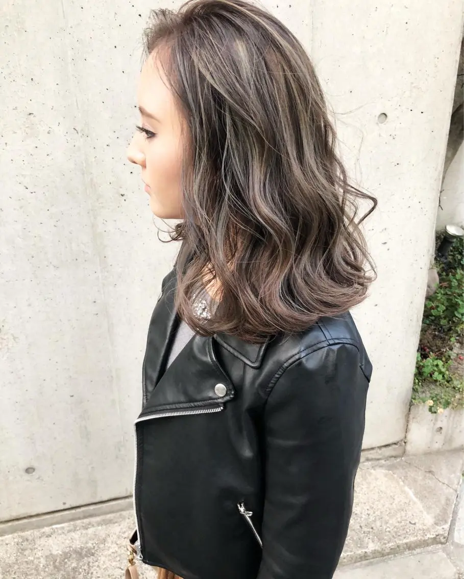 ミディアム カラー パーマ ヘアアレンジ メンズ キッズ ネイル マツエク・マツパ メンズハイライト 透明感カラー グレージュ ハイライトカラー ハイライト カット ヘアカラー トリートメント ヘッドスパ 顔まわりレイヤー× 韓国ヘアオタベシンヤのヘアスタイル