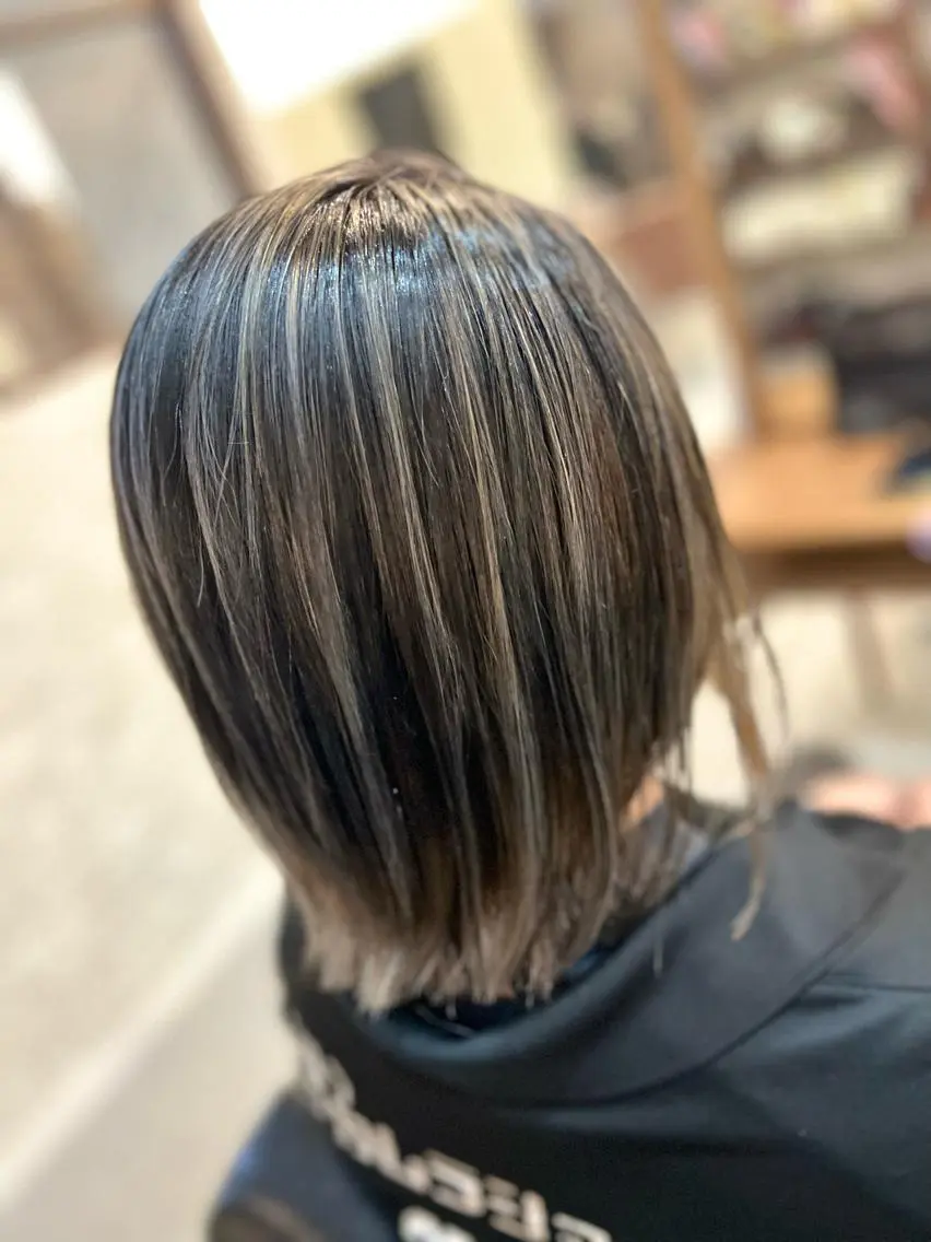 ミディアム カラー ベージュカラー ハイライトカラー ハイライト ヘアカラー Style Tのヘアスタイル