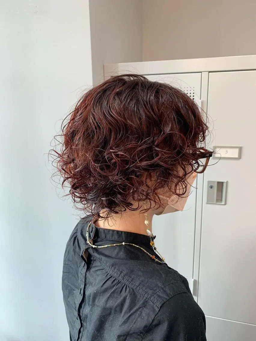 ミディアム カラー パーマ カット ヘアカラー パーマ トリートメント little 小濱彰太のヘアスタイル
