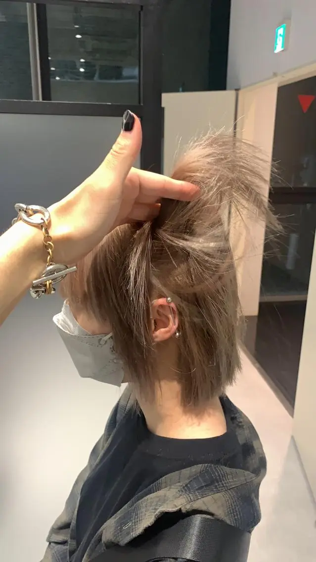 ショート 派手髪支持率No1 Eisukeのヘアスタイル