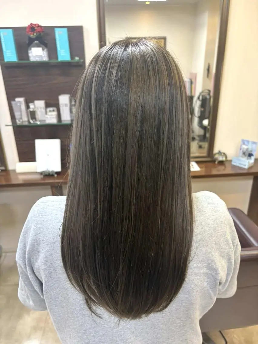 ロング ハイライト カット ヘアカラー トリートメント 澤崎 希望のヘアスタイル