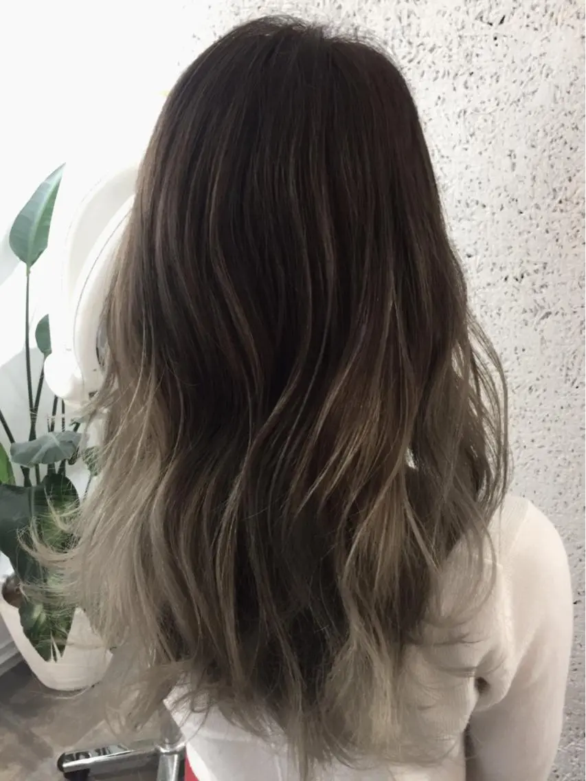 セミロング カラー パーマ ヘアアレンジ アディクシーカラー アッシュ バレイヤージュ ベージュカラー ブリーチ ヘアカラー トリートメント ヘアセット ✨ハイクオリティ✨ 山本香也のヘアスタイル