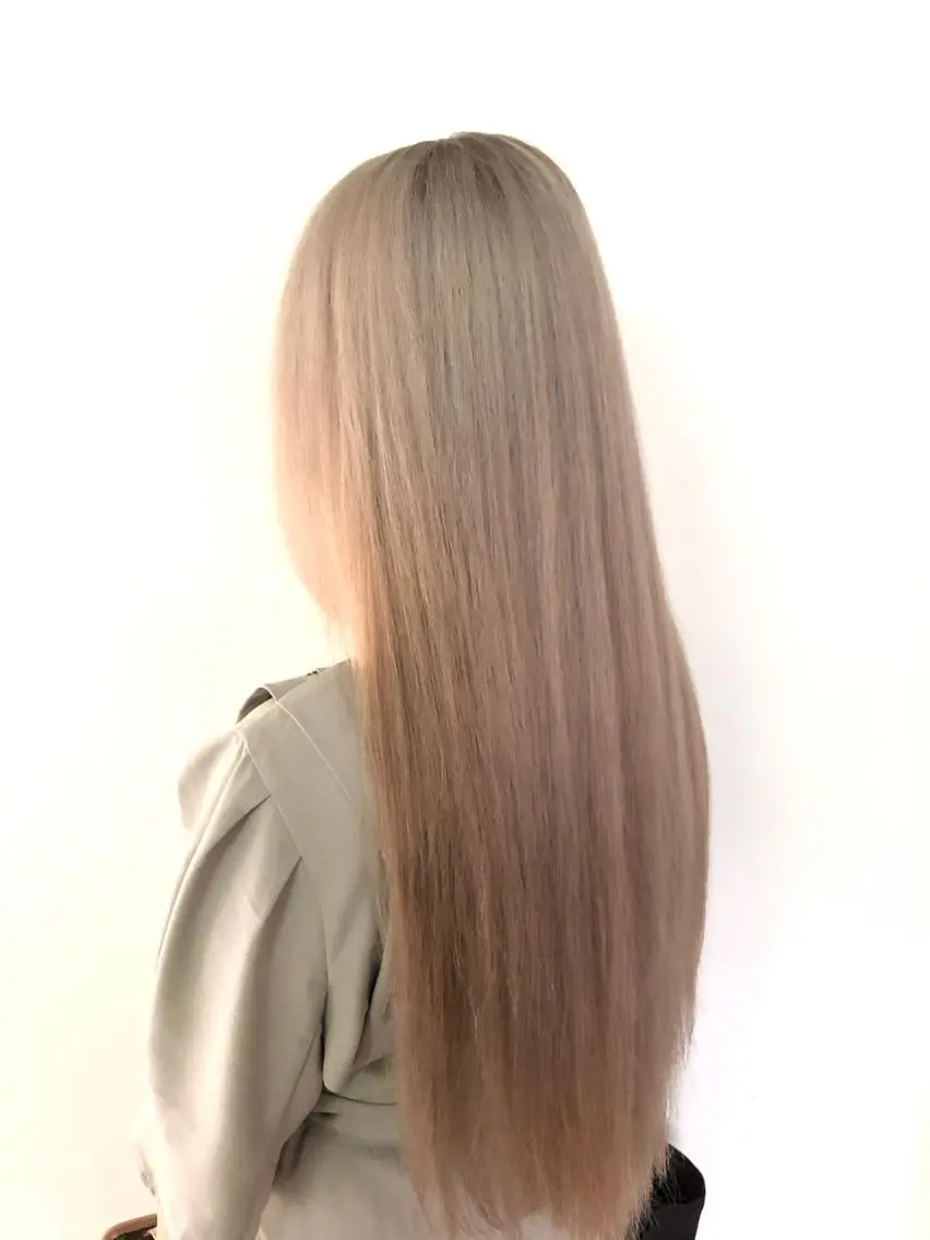 ロング カラー ブリーチ グレージュ ハイトーンカラー ハイトーングレージュ ベイリコルド　アトリ 店長　宮城一真のヘアスタイル