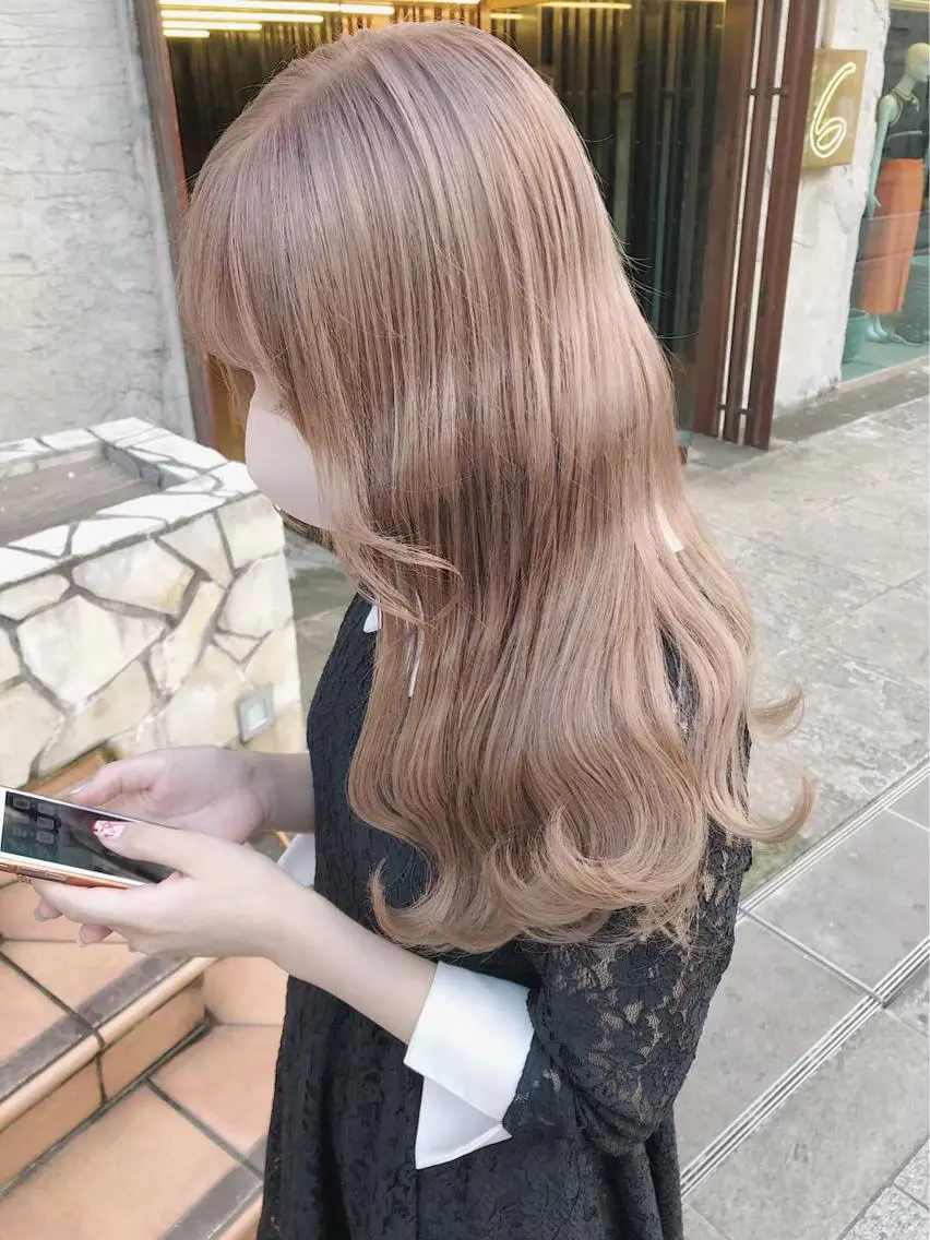 ロング カラー アッシュ アッシュグレー アッシュグレージュ バレイヤージュ ミストバング 🧸ミルクティー🧸 kousei🧸のヘアスタイル