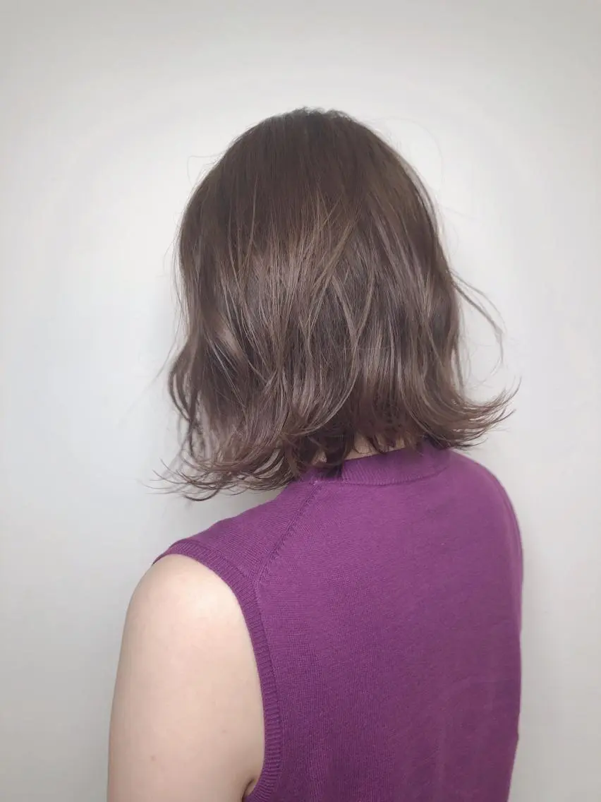 ミディアム カラー ヘアアレンジ 透明感カラー 外ハネヘア 杉野 凜のヘアスタイル