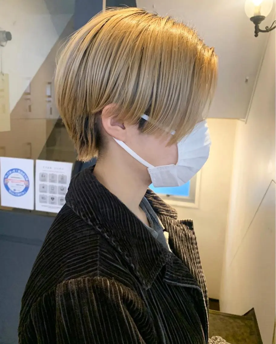 ショート カラー パーマ ヘアアレンジ メンズ キッズ ネイル マツエク・マツパ メンズブリーチ ハンサムショート ベージュカラー ブリーチ ホワイトベージュ ウルフレイヤーカット /チヒロのヘアスタイル