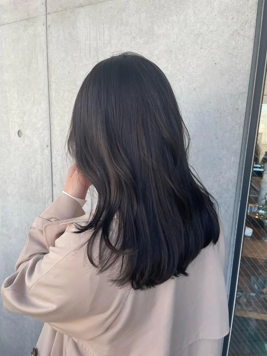 ロング カラー グレージュ kana .のヘアスタイル