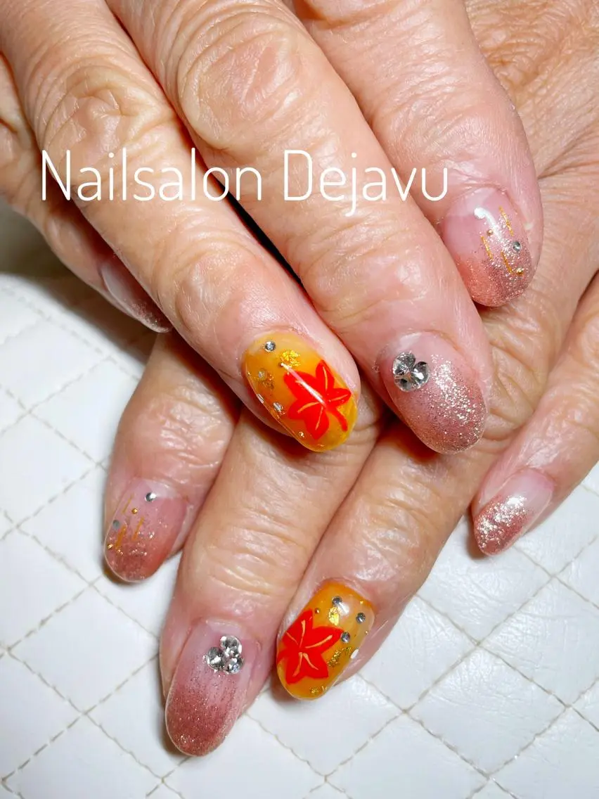 ネイル アートネイル 持ち込み ストーンネイル Nail salon Dejavu 🌿のネイルデザイン