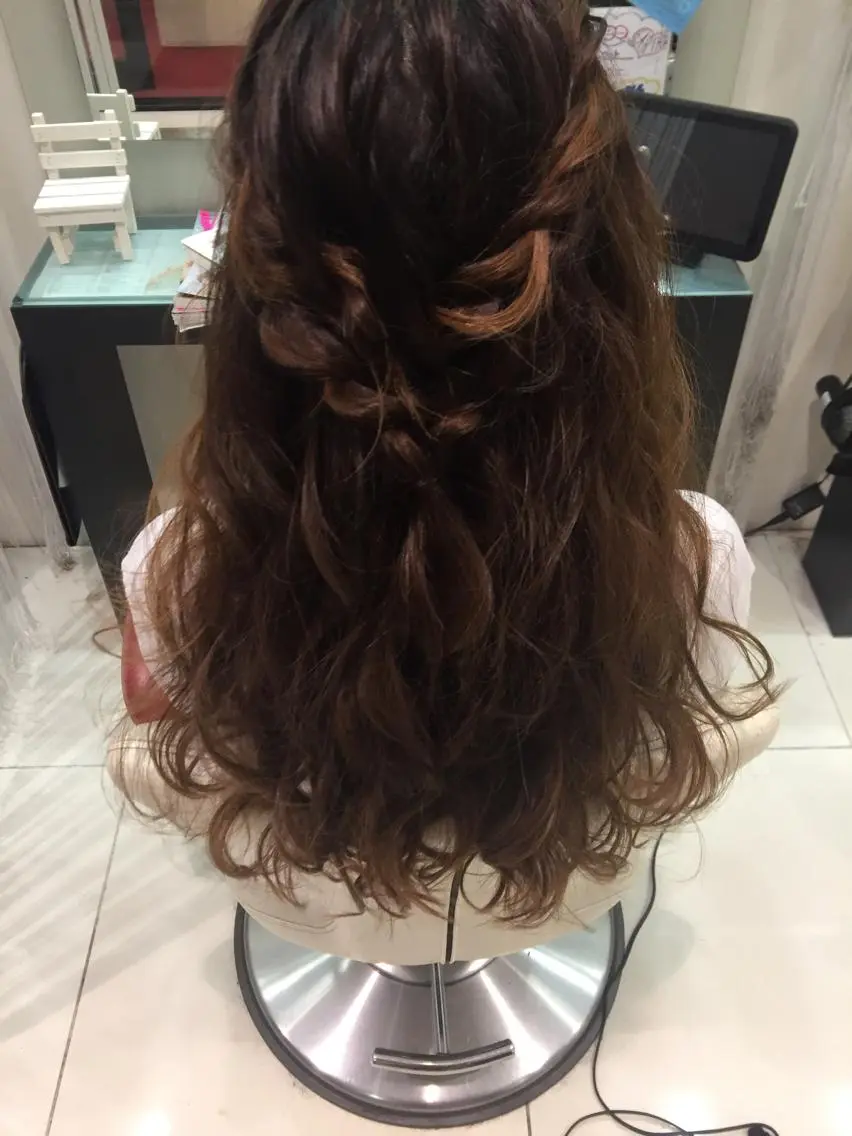 ロング ヘアアレンジ ハーフアップ 髙尾 綺女のマツエク・マツパデザイン