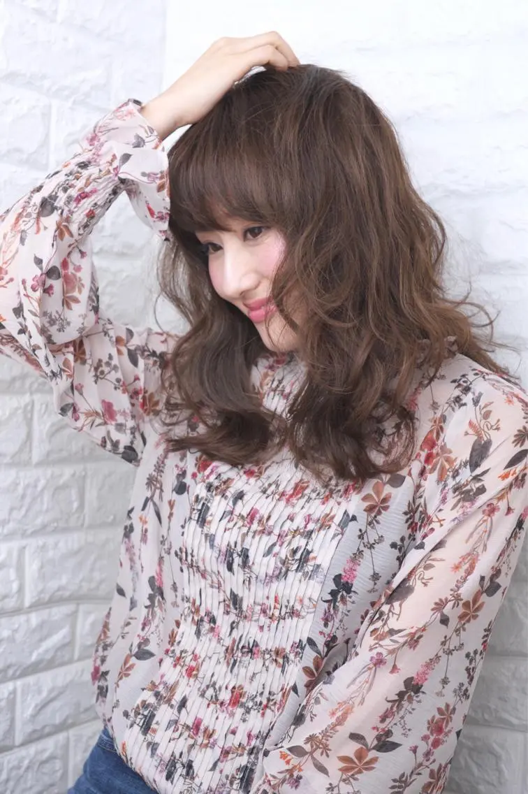 セミロング カラー パーマ ヘアアレンジ 個室で似合わせ好印象 🧡外山弥千代のヘアスタイル