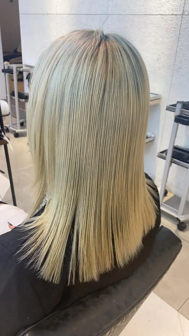 ミディアム レイヤーカット カノン🩷のヘアスタイル