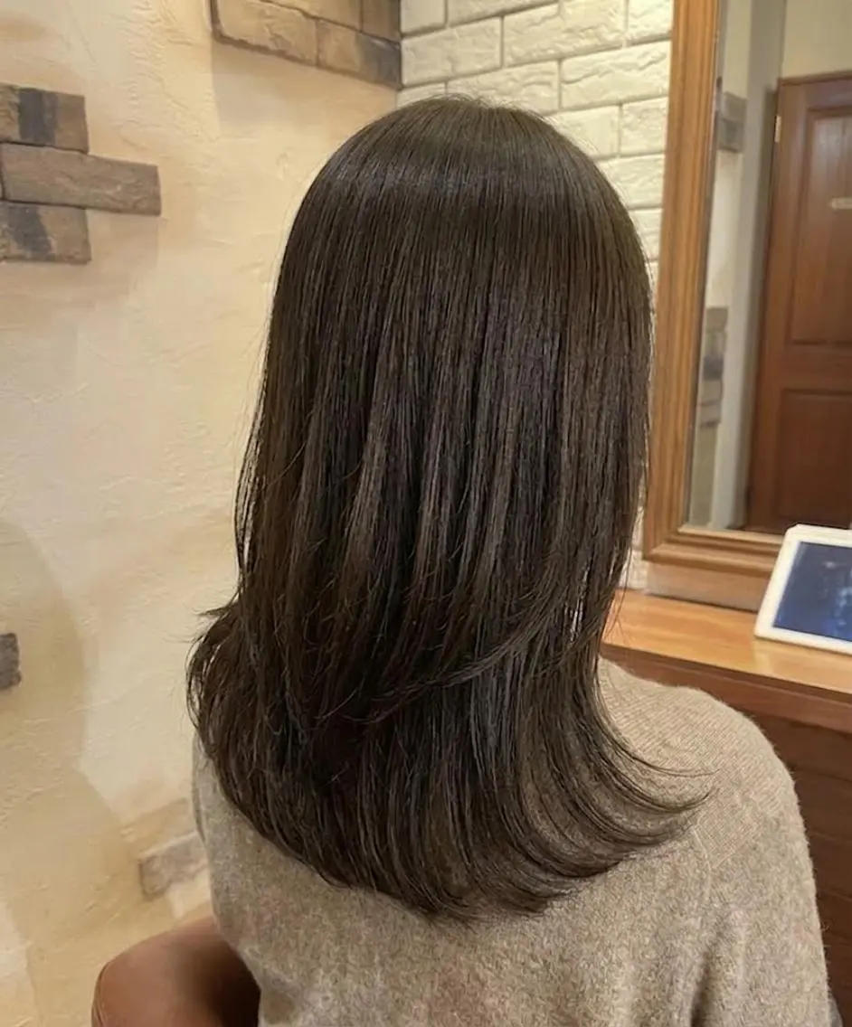 ミディアム レイヤーカット カット ヘアカラー トリートメント ヘッドスパ flencia 丸 和博|カットのヘアスタイル