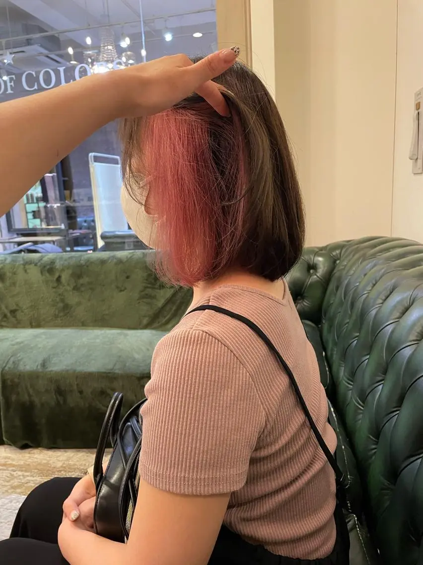 セミロング ヘアカラー 山岸 朱里のヘアスタイル