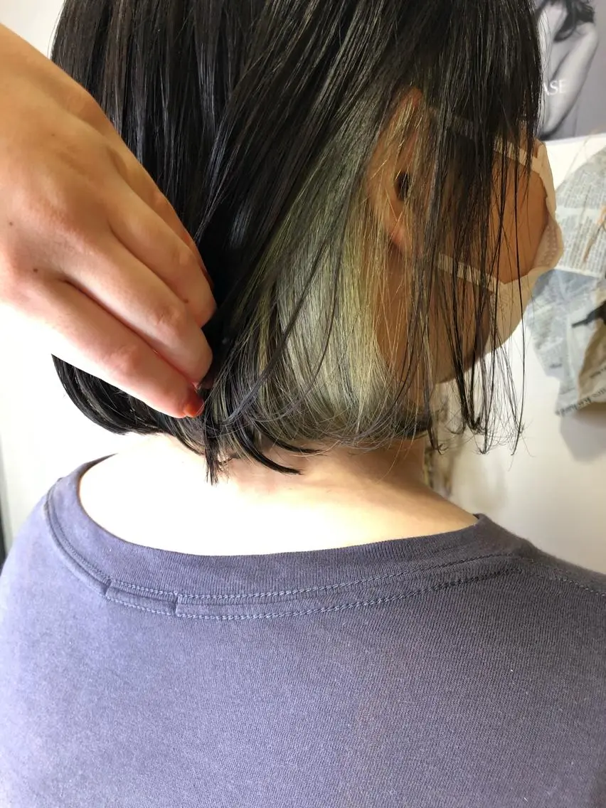 ミディアム カラー インナーカラー カット ヘアカラー 松佐 ゆかりのヘアスタイル