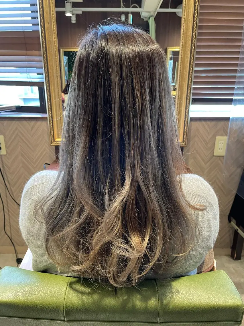 ロング カラー ハイライトカラー ハイライト カット ヘアカラー トリートメント 白戸 優樹のヘアスタイル