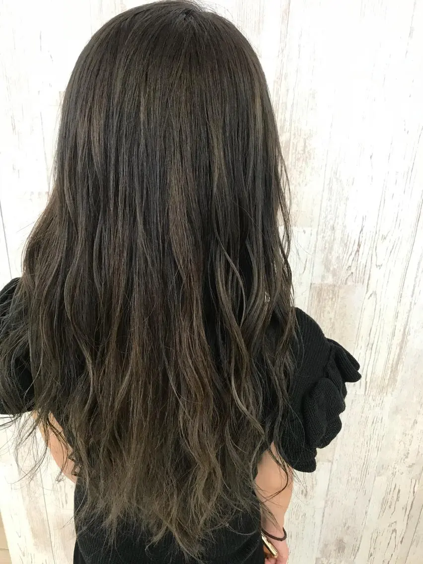 ロング ハイライト Oopsレイヤー 加藤澄都のヘアスタイル