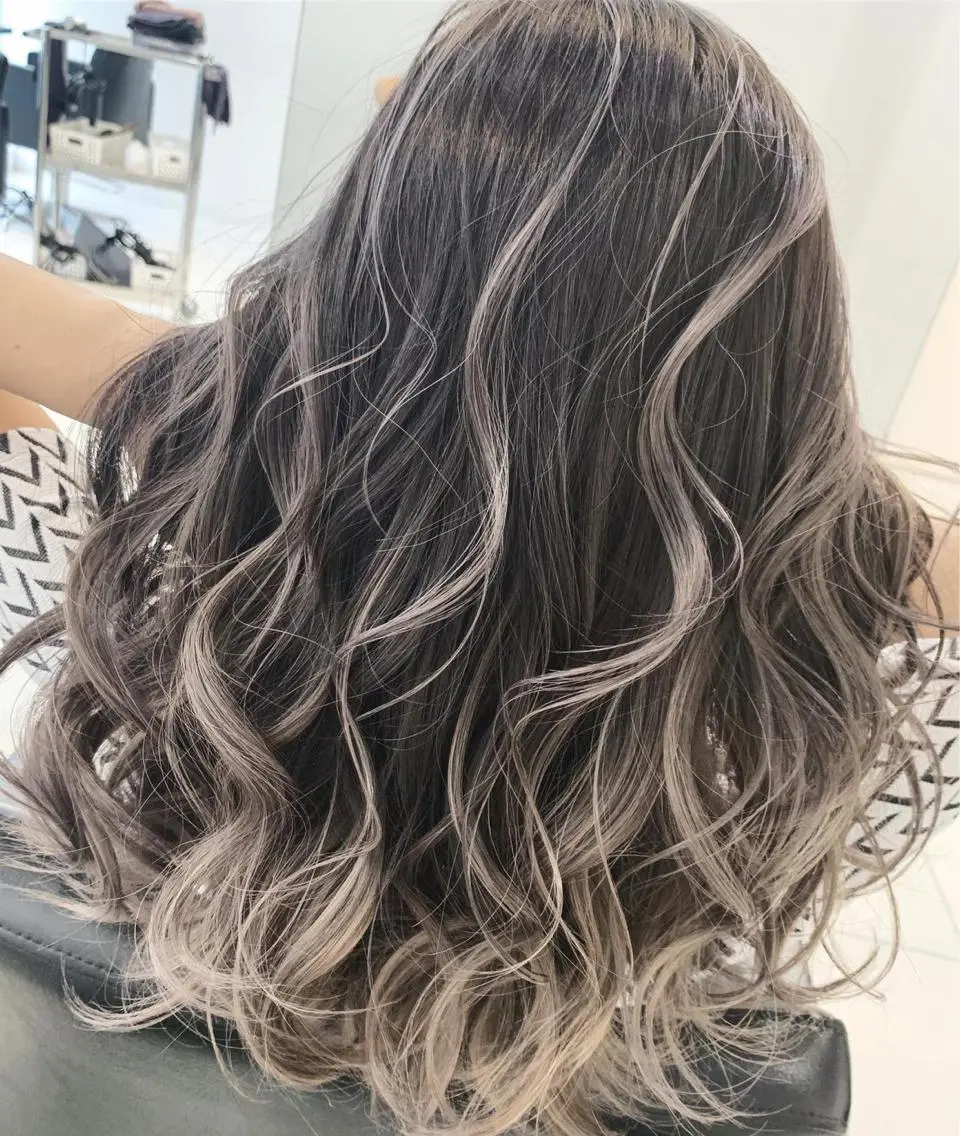 セミロング カラー パーマ ヘアアレンジ 【公式】amble luxe池袋東口🩷のヘアスタイル