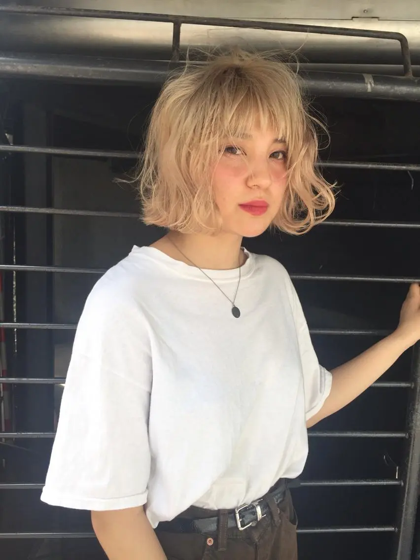 ショート カラー ブリーチ/ウルフ特化 渋谷カルチャー交差点のヘアスタイル