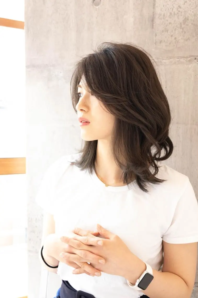 ミディアム ハイライト ウルフカット 友谷 ルーカスのヘアスタイル