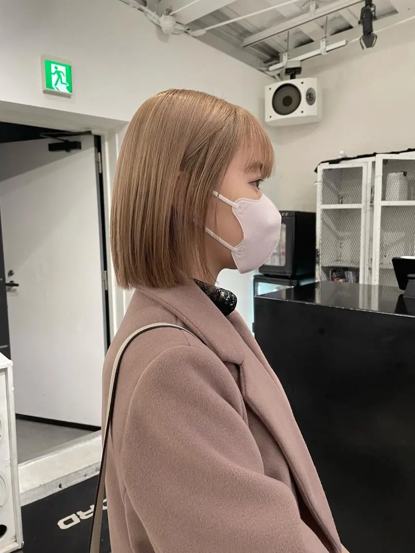 ミディアム カラー ヘアアレンジ ベージュカラー ブリーチ ミルクティーベージュ カット ヘアカラー トリートメント 艶ハイトーン/ヘア アレンジAYAKAのヘアスタイル