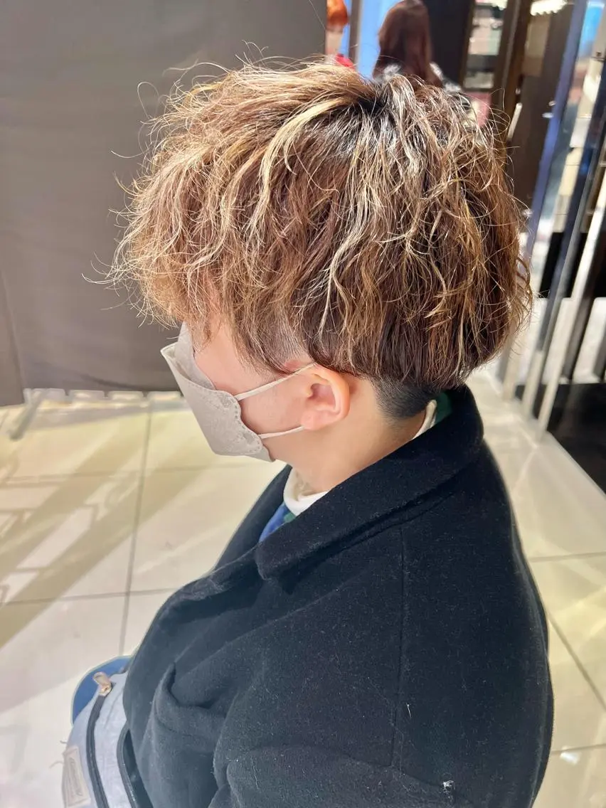 ショート ハイライト ヘアカラー トリートメント 下條 真のヘアスタイル