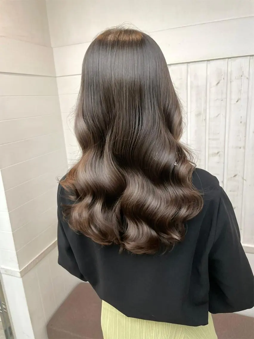 セミロング カラー パーマ アディクシーカラー ケアカラー 髪質改善 トリートメント ストレートパーマ カット ヘアカラー トリートメント ヘアケア特化型サロン newi 梅田のヘアスタイル