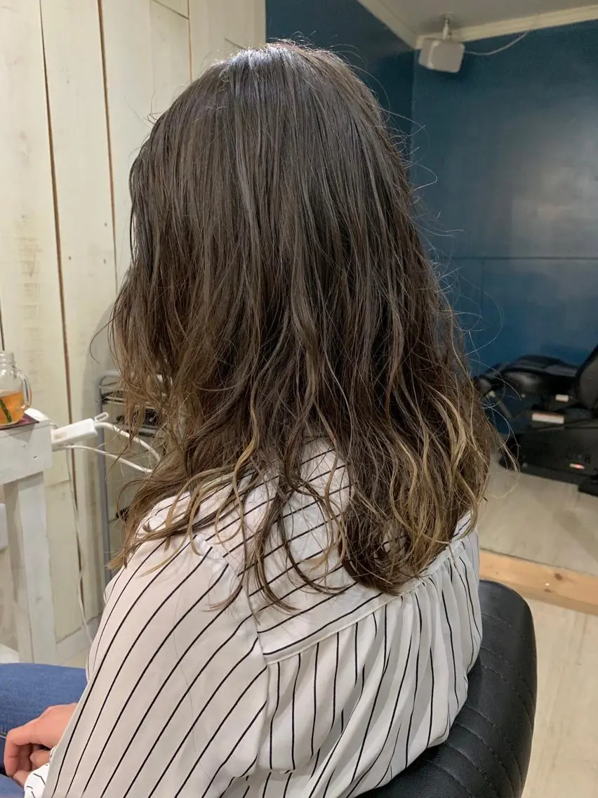 ミディアム パーマ 鷺谷 玲奈のヘアスタイル