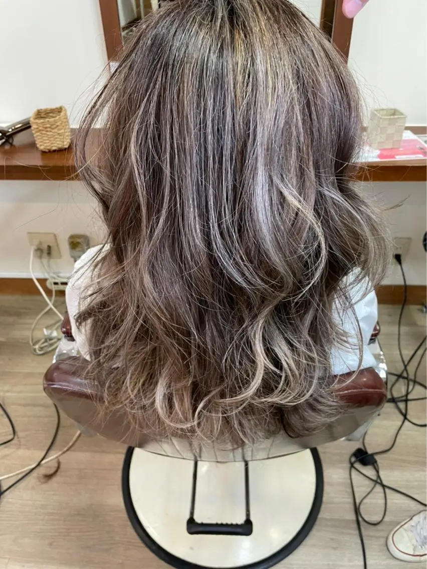 ロング カラー 外国人風カラー chill out 南塚口本店のヘアスタイル