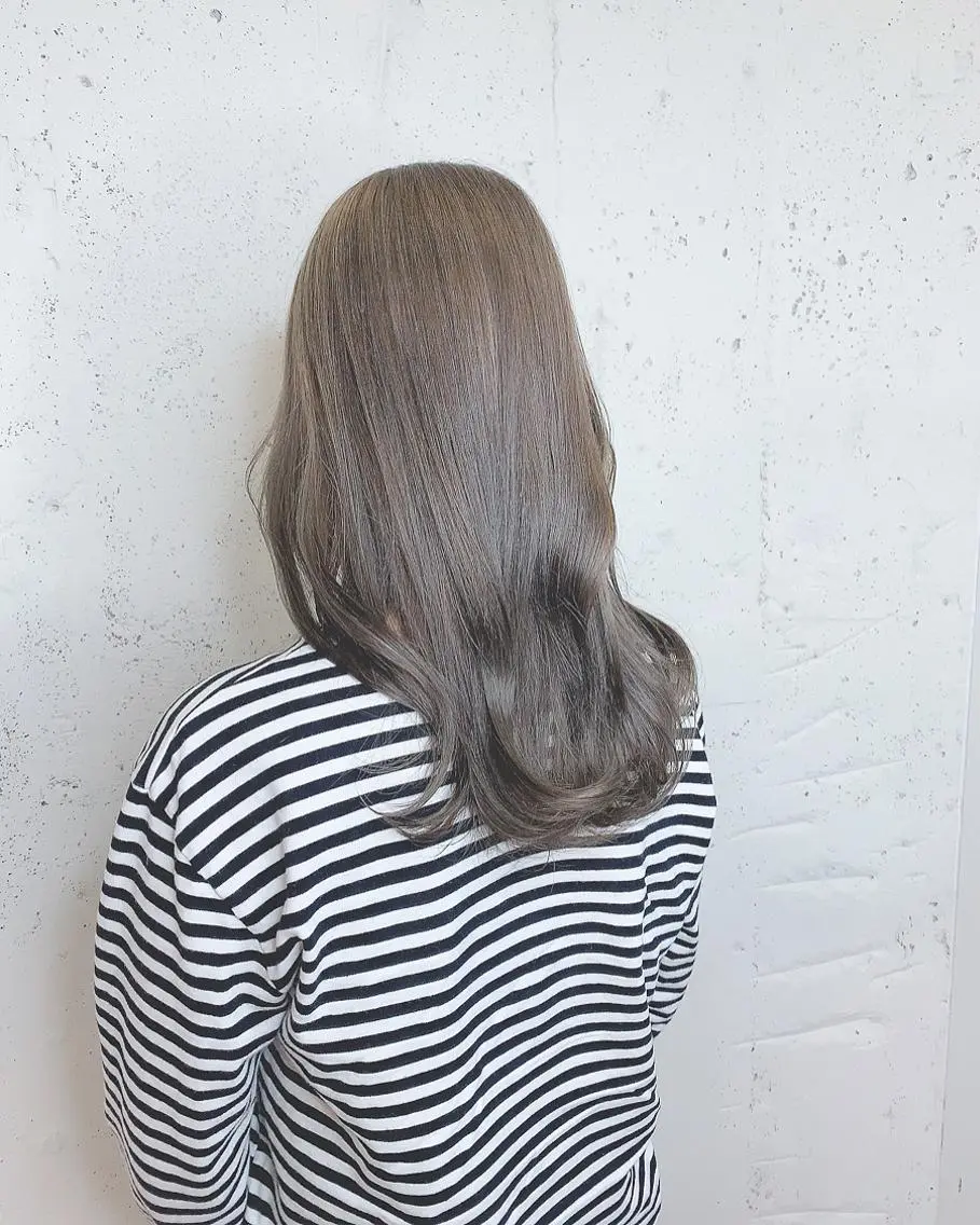 ロング カラー 透明感ハイトーン🦄 キラ🌈のヘアスタイル