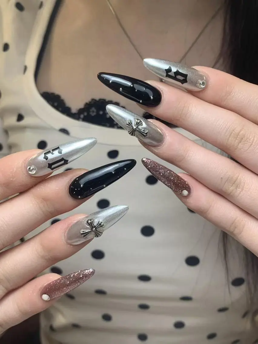 ネイル 韓国ネイル シルバー ハンドネイル Nail salon LOTUSのネイルデザイン