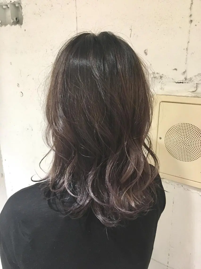 ミディアム カラー ブリーチ 透明感カラー グラデーションカラー ラベンダーカラー シルバー ヘアカラー レイヤー/大人メンズ パーマ🌀 平島拓也のヘアスタイル
