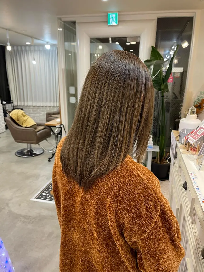 ミディアム カラー ベージュカラー 中堀 遥のヘアスタイル