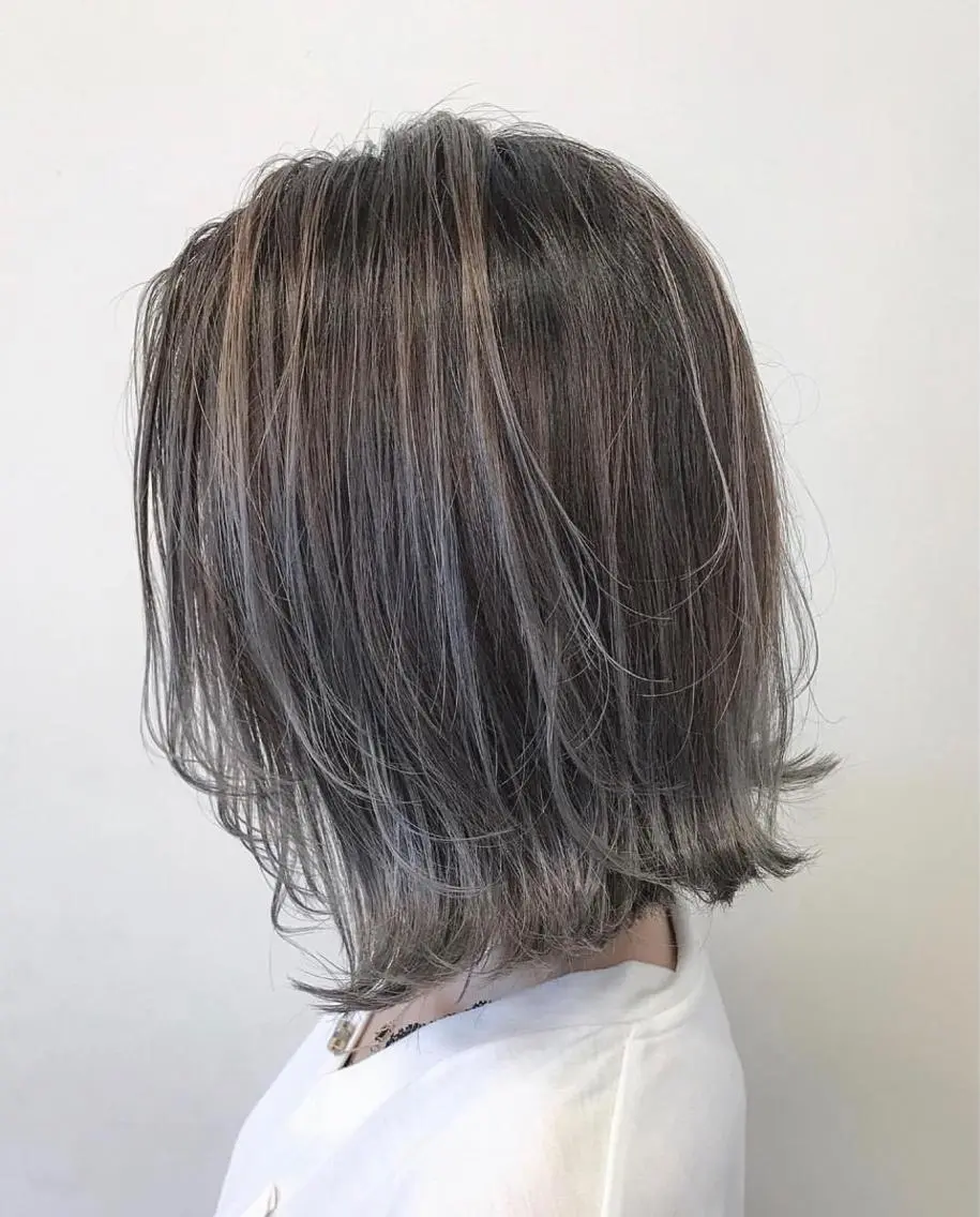 ミディアム アッシュ ハイライト ヘアカラー トリートメント 髪質改善/縮毛矯正/ 透明感カラーYUMAのヘアスタイル