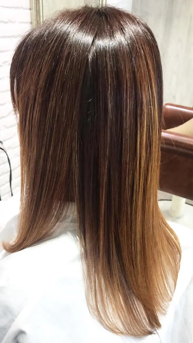 セミロング カラー ブリーチ ハイライトカラー ハイライト トリートメント 酸熱トリートメント Renatus店長 金子裕美のヘアスタイル