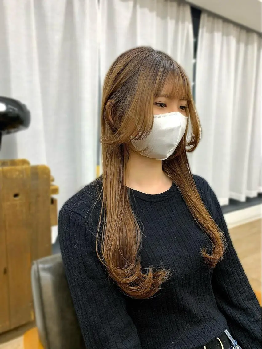 セミロング カラー パーマ ヘアアレンジ メンズ キッズ ネイル マツエク・マツパ アイブロウ カット 縮毛矯正 レイヤーカット／ 巻ける縮毛矯正のヘアスタイル