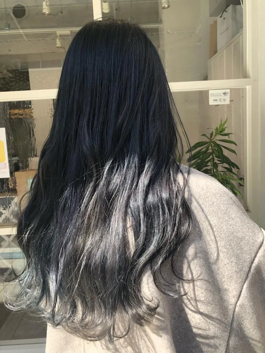 ロング カラー ブリーチ 田辺 黎花のヘアスタイル