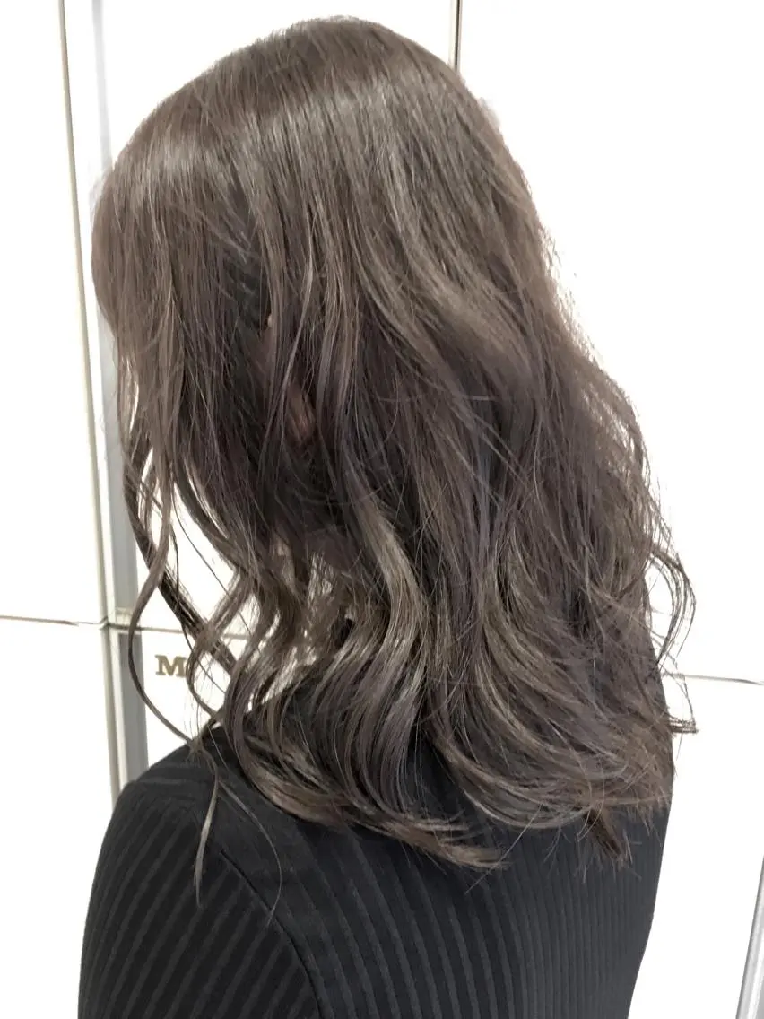 ロング カラー ベージュカラー シアーベージュ カット 縮毛矯正 トリートメント 髪質改善/美髪矯正 マネージャー福永のヘアスタイル