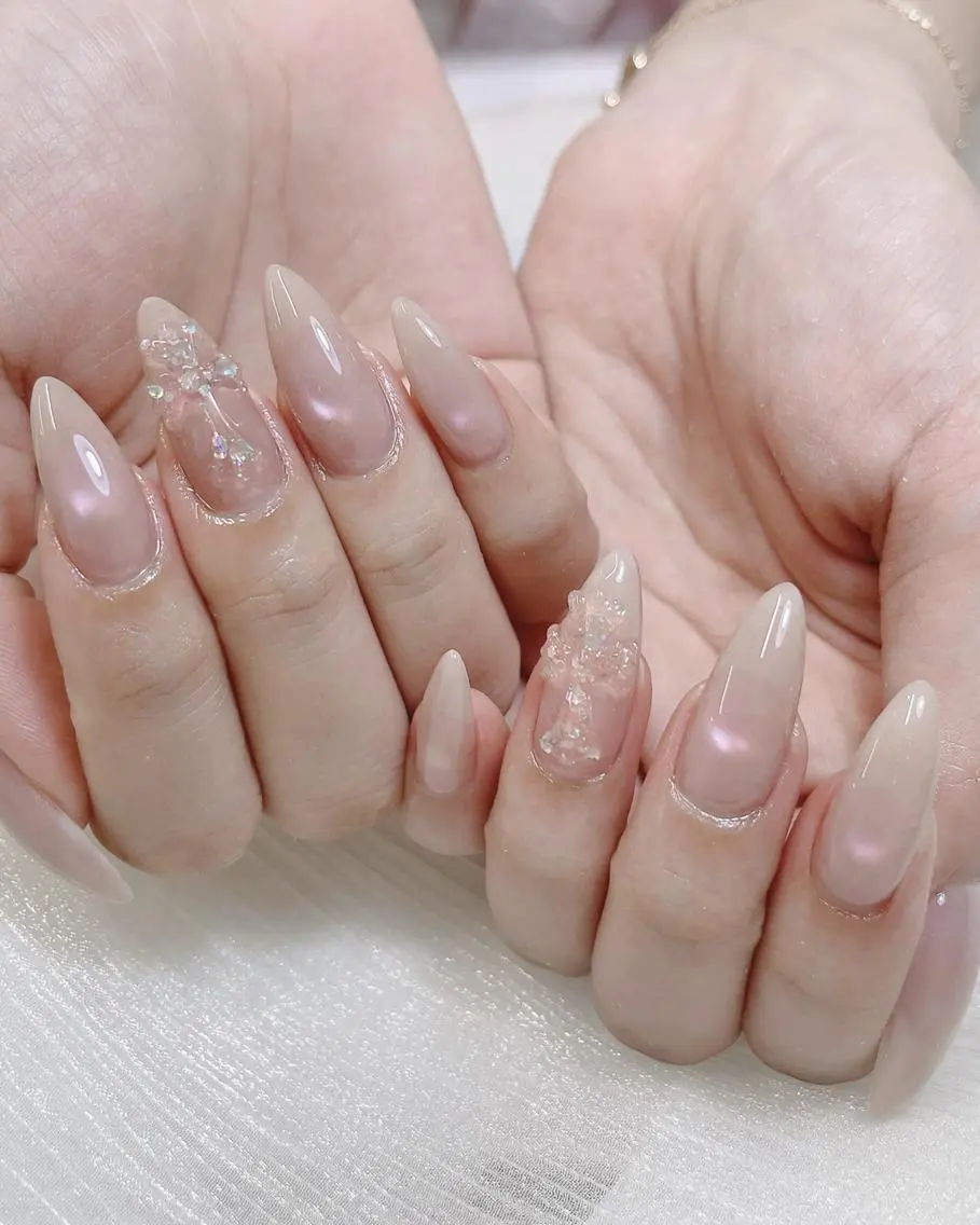 ネイル チークネイル ドット フラワーネイル フレンチネイル キラキラネイル ハンドネイル Chiaki ネイル大宮店のネイルデザイン