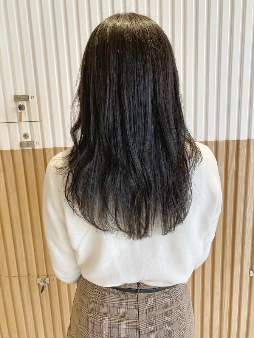 セミロング カラー ブリーチ 透明感カラー デザインカラー ネイビーカラー ボブ カット ヘアカラー トリートメント ボブ/ハイトーン 福生Radix 下田のヘアスタイル