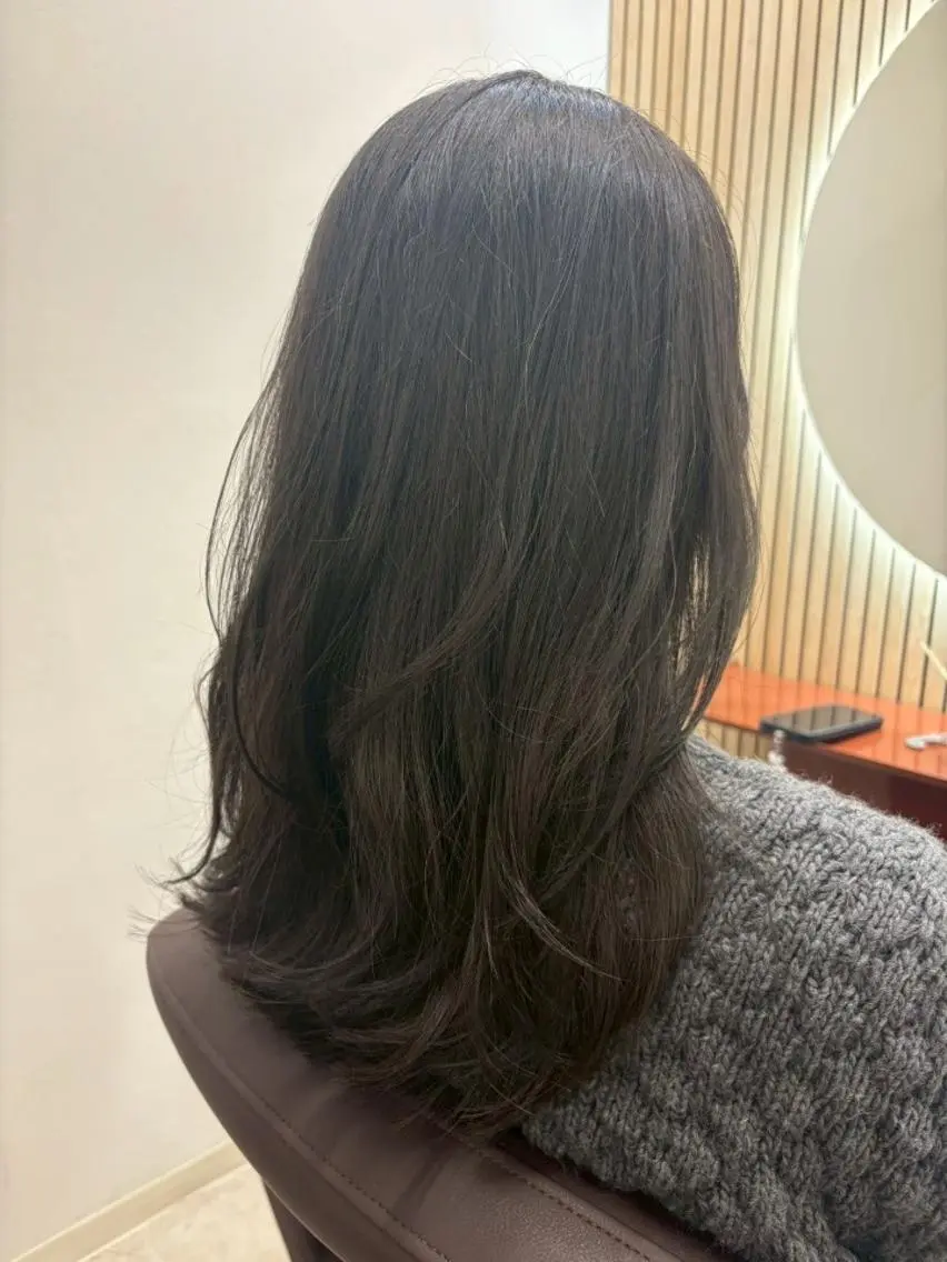 ミディアム カラー アッシュ アッシュグレー アッシュグレージュ ベージュカラー 透明感カラー カット ヘアカラー トリートメント 初めでも安心🌟 newi町田✂のヘアスタイル