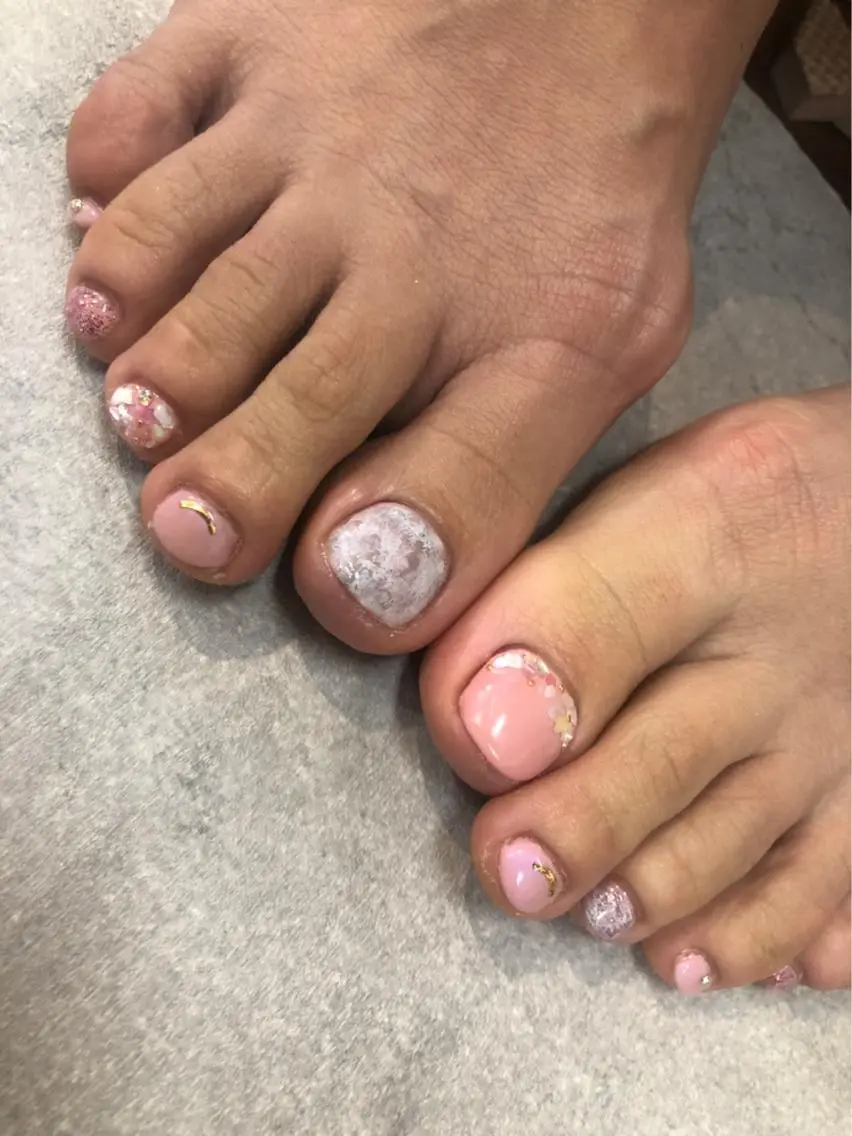 ネイル フットネイル おそろいネイル ニュアンスネイル ピンク フットネイル FASTNAIL PLUS 新宿店のネイルデザイン