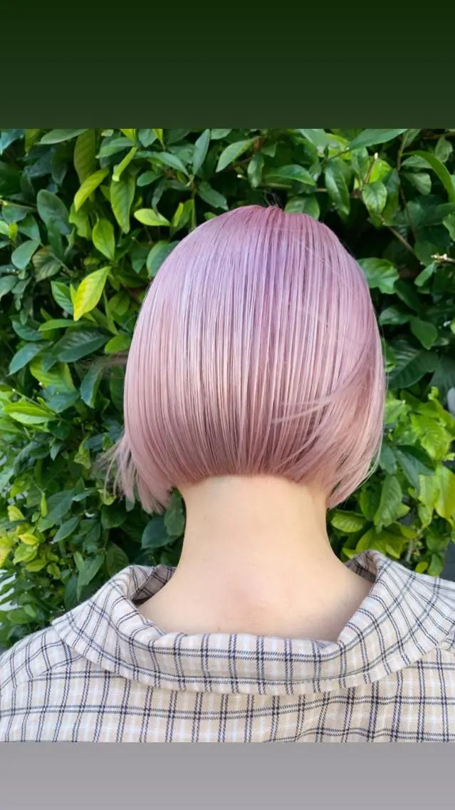 ミディアム カット ヘアカラー トリートメント 淡いハイトーンカラー レイヤーカットゆうかのヘアスタイル