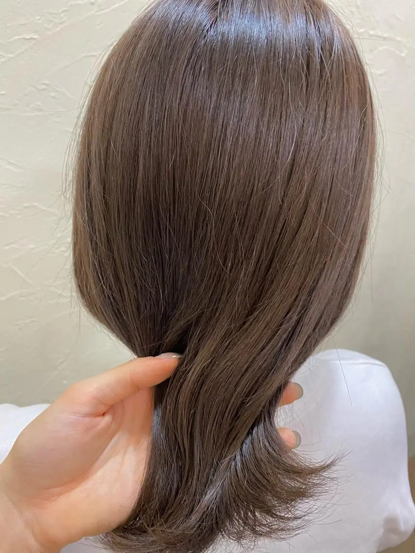 ミディアム カラー 黒髪 グレージュ 卒業式のヘアスタイル ヘアカラー トリートメント ENIF ヤマグチアツコのヘアスタイル